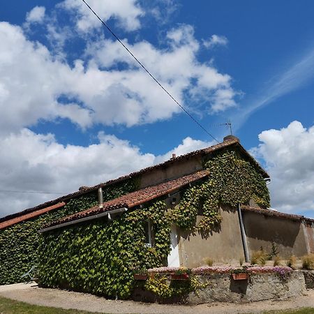 Maison Au Calme Avec Vue Etang Clesse  Luaran gambar
