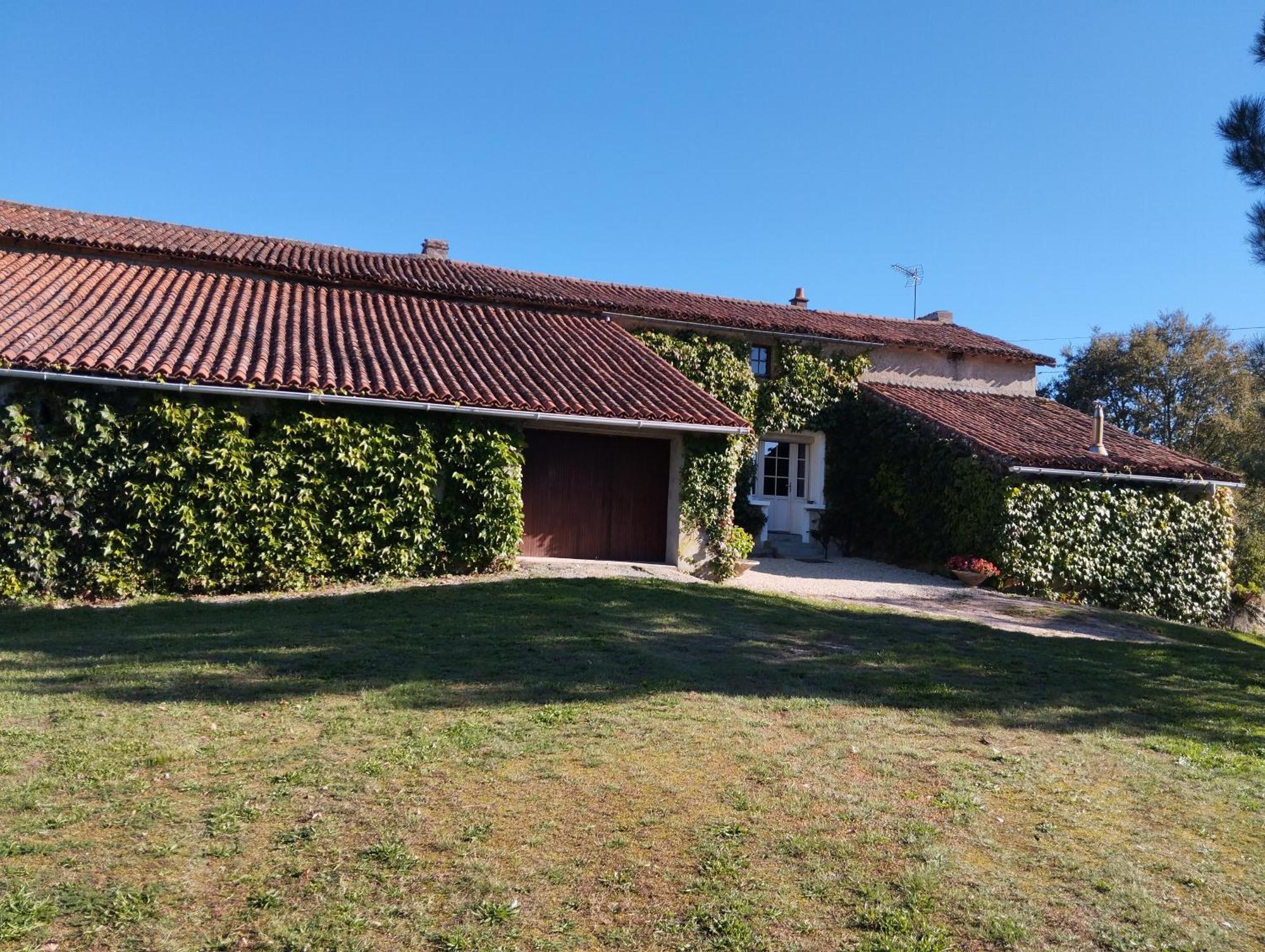 Maison Au Calme Avec Vue Etang Clesse  Luaran gambar