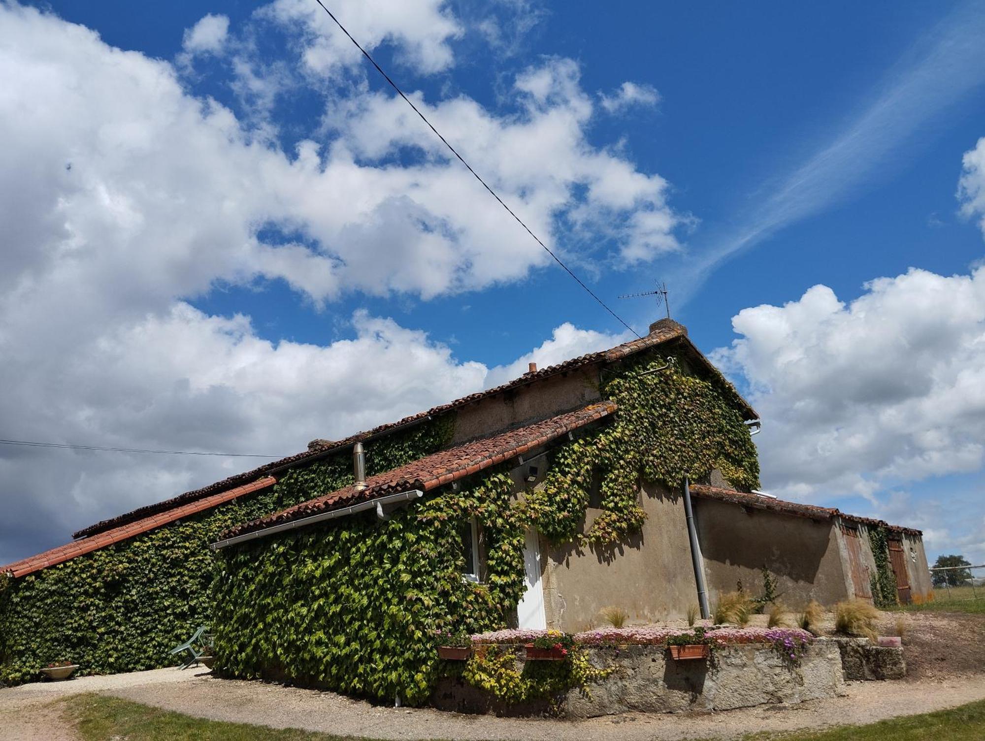 Maison Au Calme Avec Vue Etang Clesse  Luaran gambar